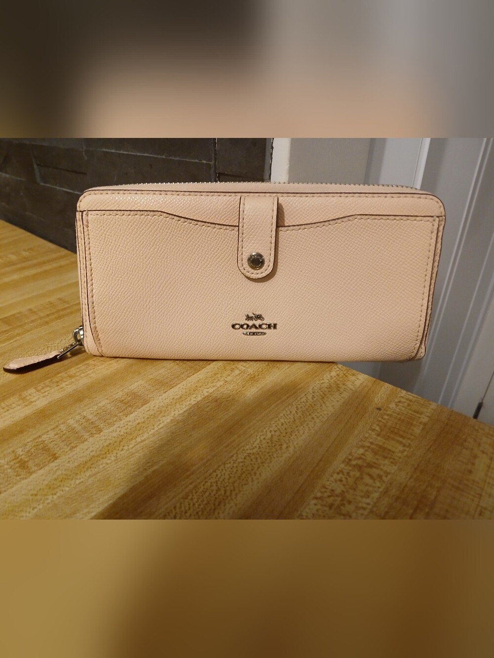 ❤️Coach NWOT Pale Pink Long Zip Wallet W/Front Snqp Pocket